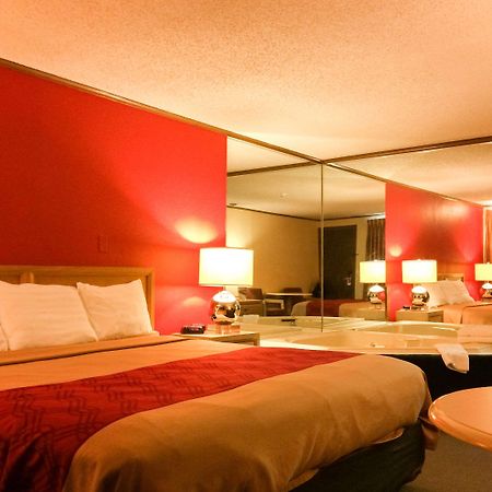 Econo Lodge Norwalk Exteriér fotografie