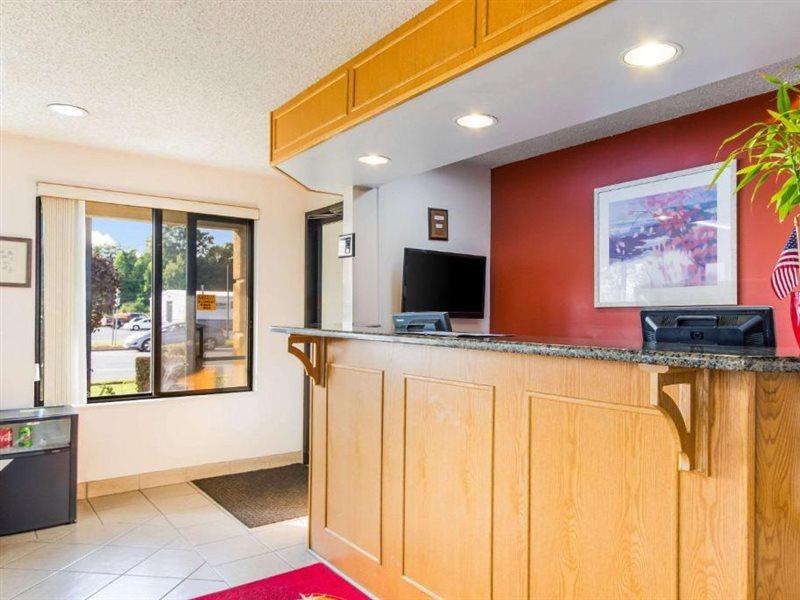 Econo Lodge Norwalk Exteriér fotografie