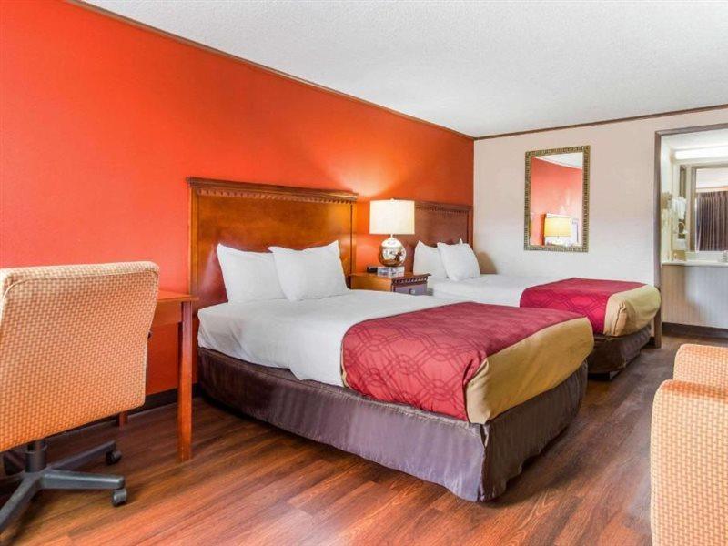 Econo Lodge Norwalk Exteriér fotografie