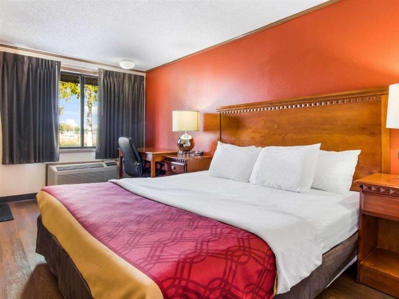 Econo Lodge Norwalk Exteriér fotografie