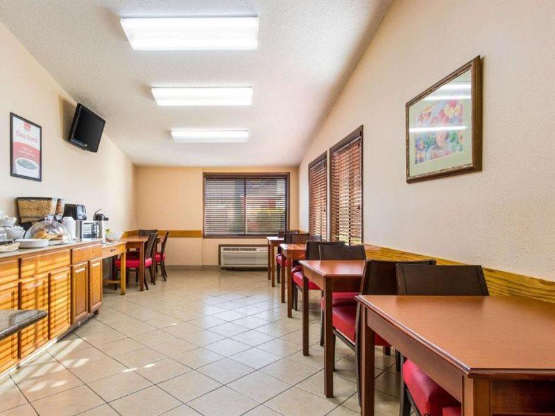 Econo Lodge Norwalk Exteriér fotografie