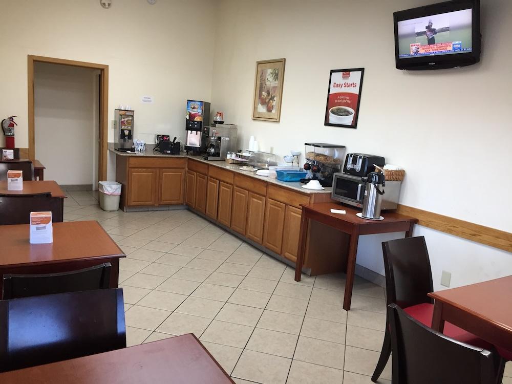 Econo Lodge Norwalk Exteriér fotografie
