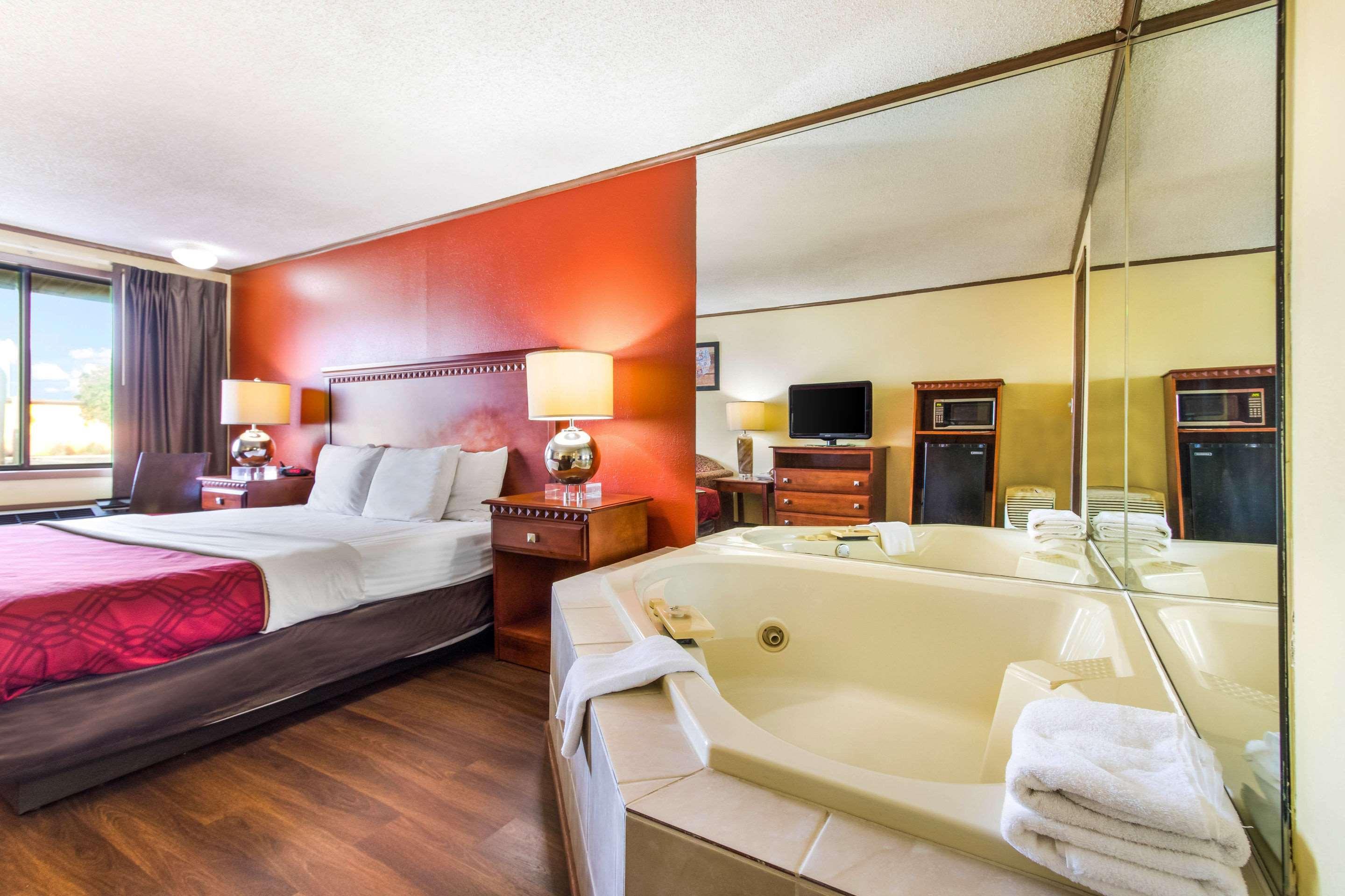 Econo Lodge Norwalk Exteriér fotografie