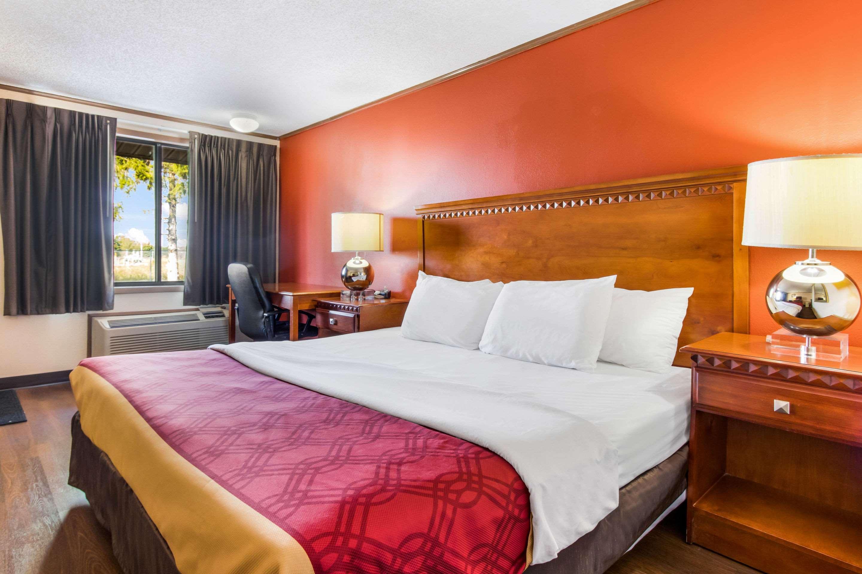Econo Lodge Norwalk Exteriér fotografie