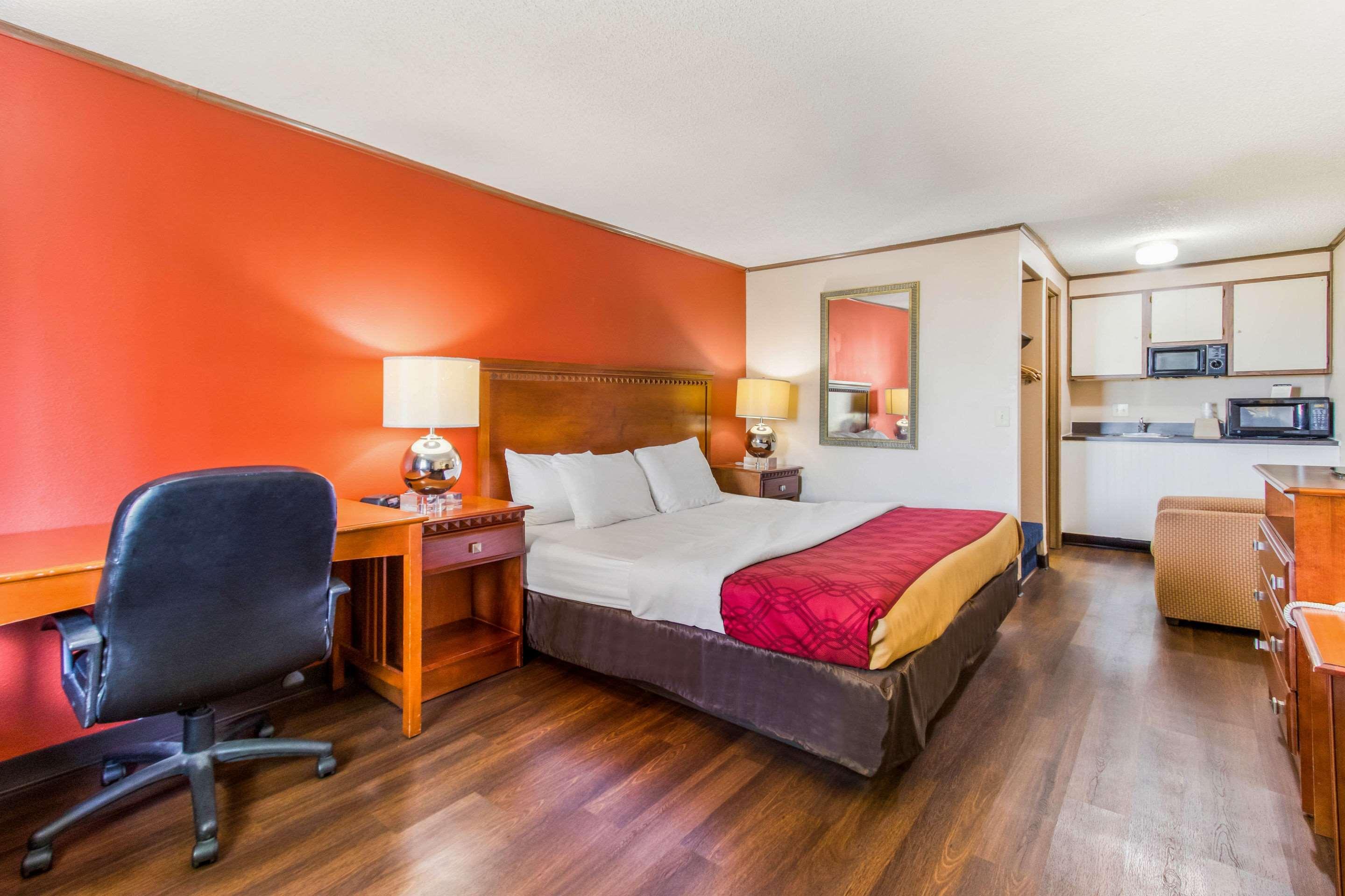 Econo Lodge Norwalk Exteriér fotografie