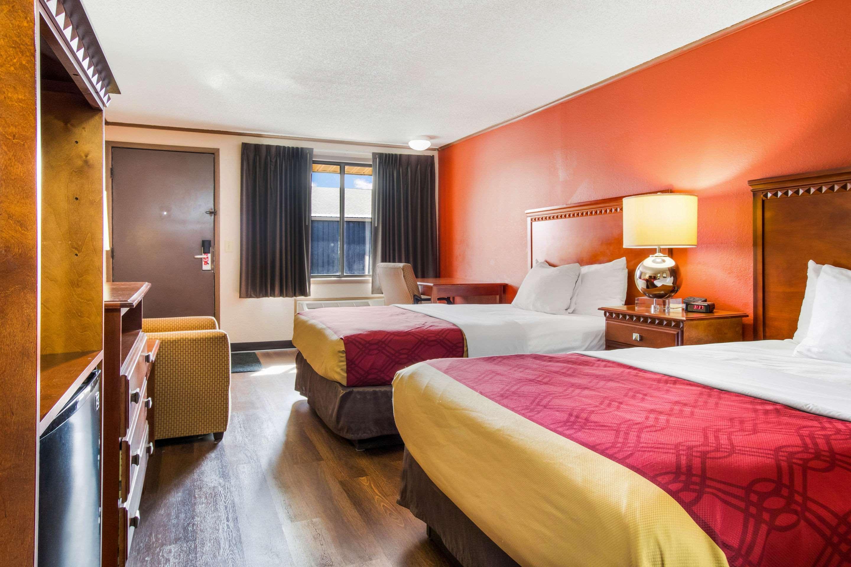 Econo Lodge Norwalk Exteriér fotografie