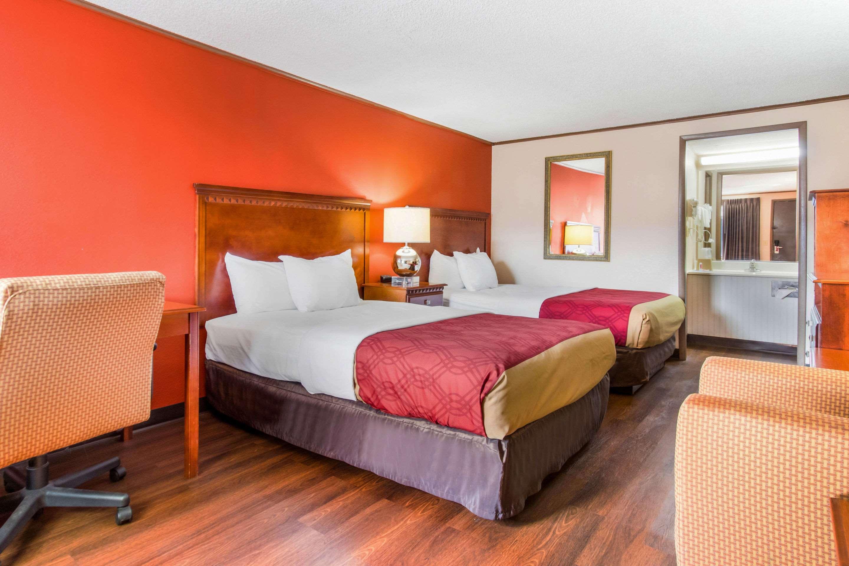 Econo Lodge Norwalk Exteriér fotografie