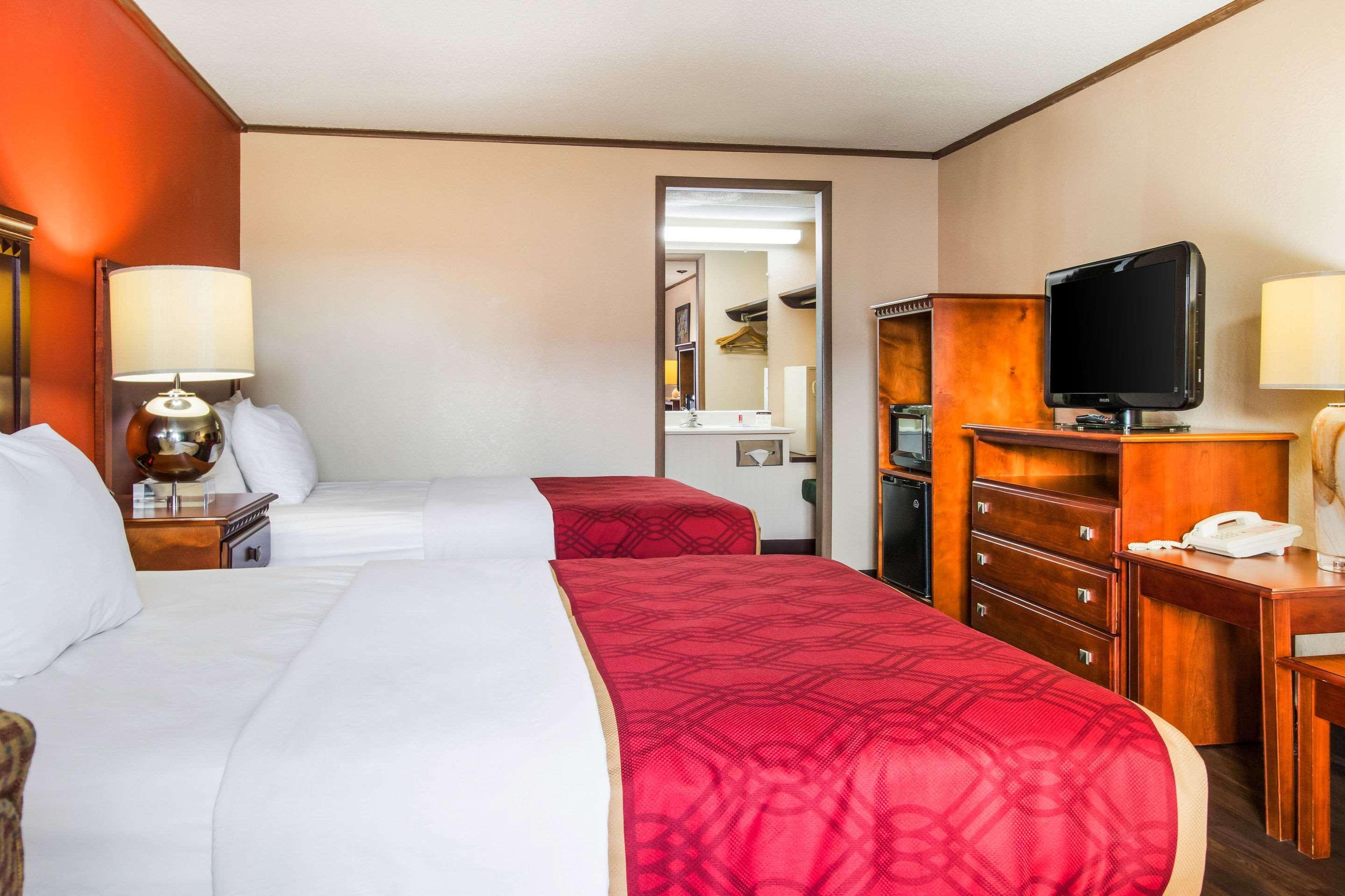 Econo Lodge Norwalk Exteriér fotografie