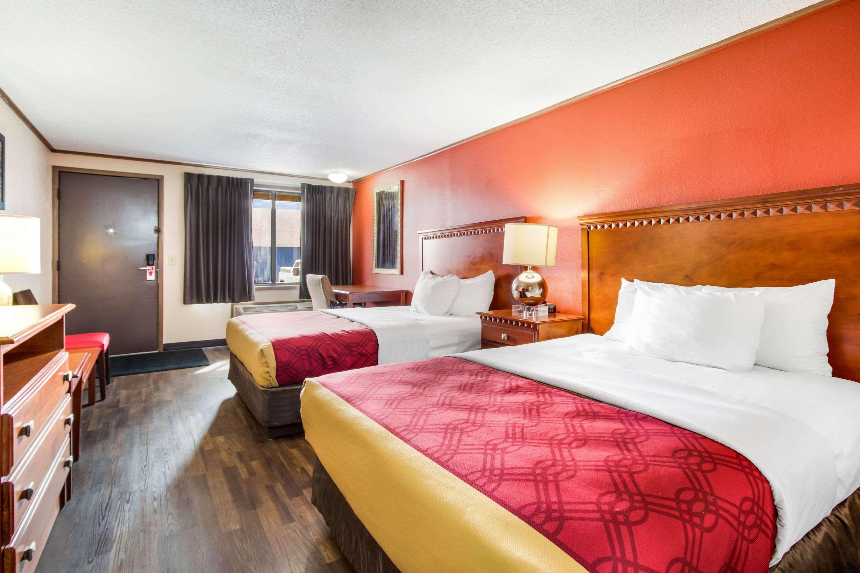 Econo Lodge Norwalk Exteriér fotografie