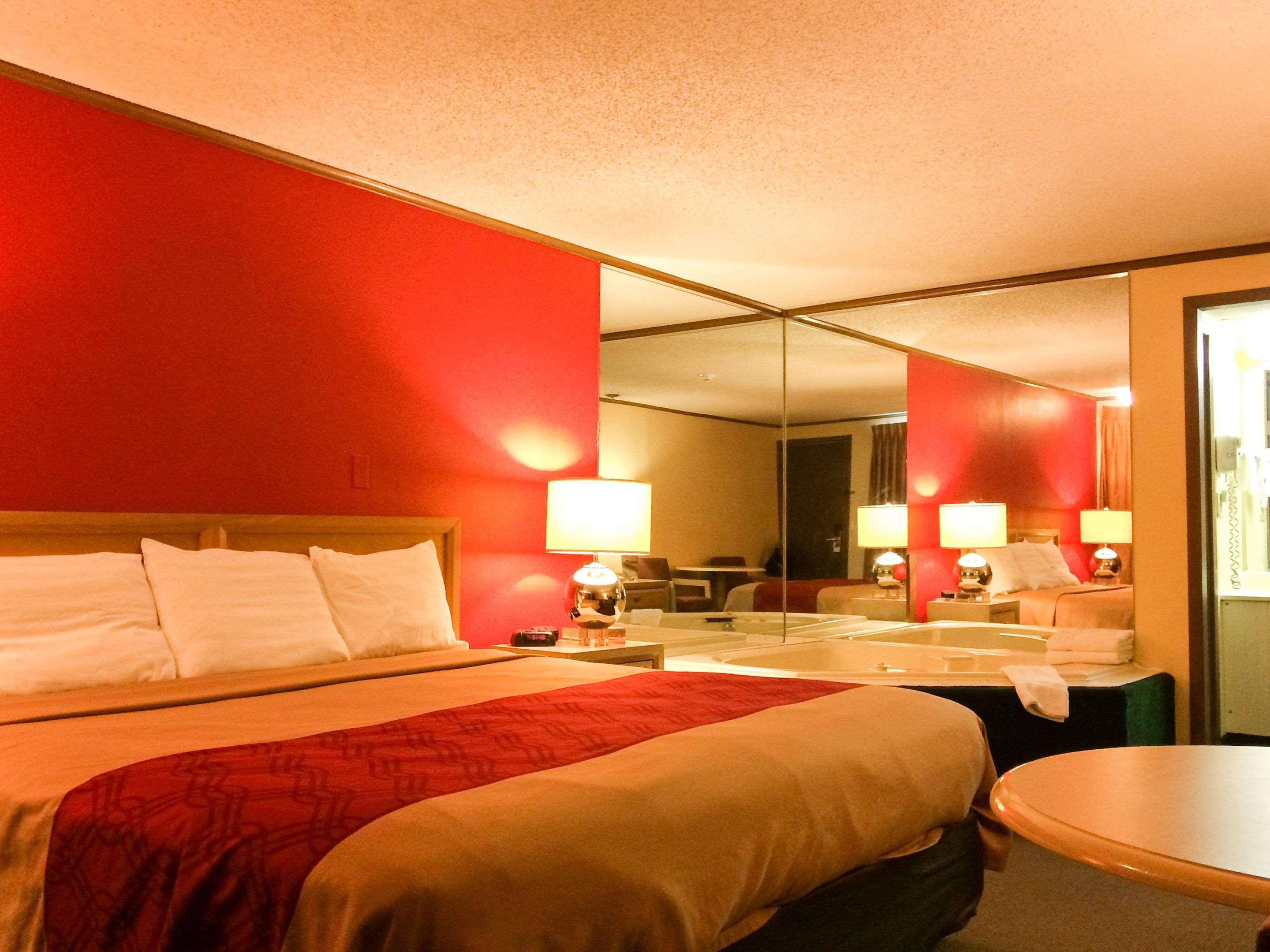 Econo Lodge Norwalk Exteriér fotografie