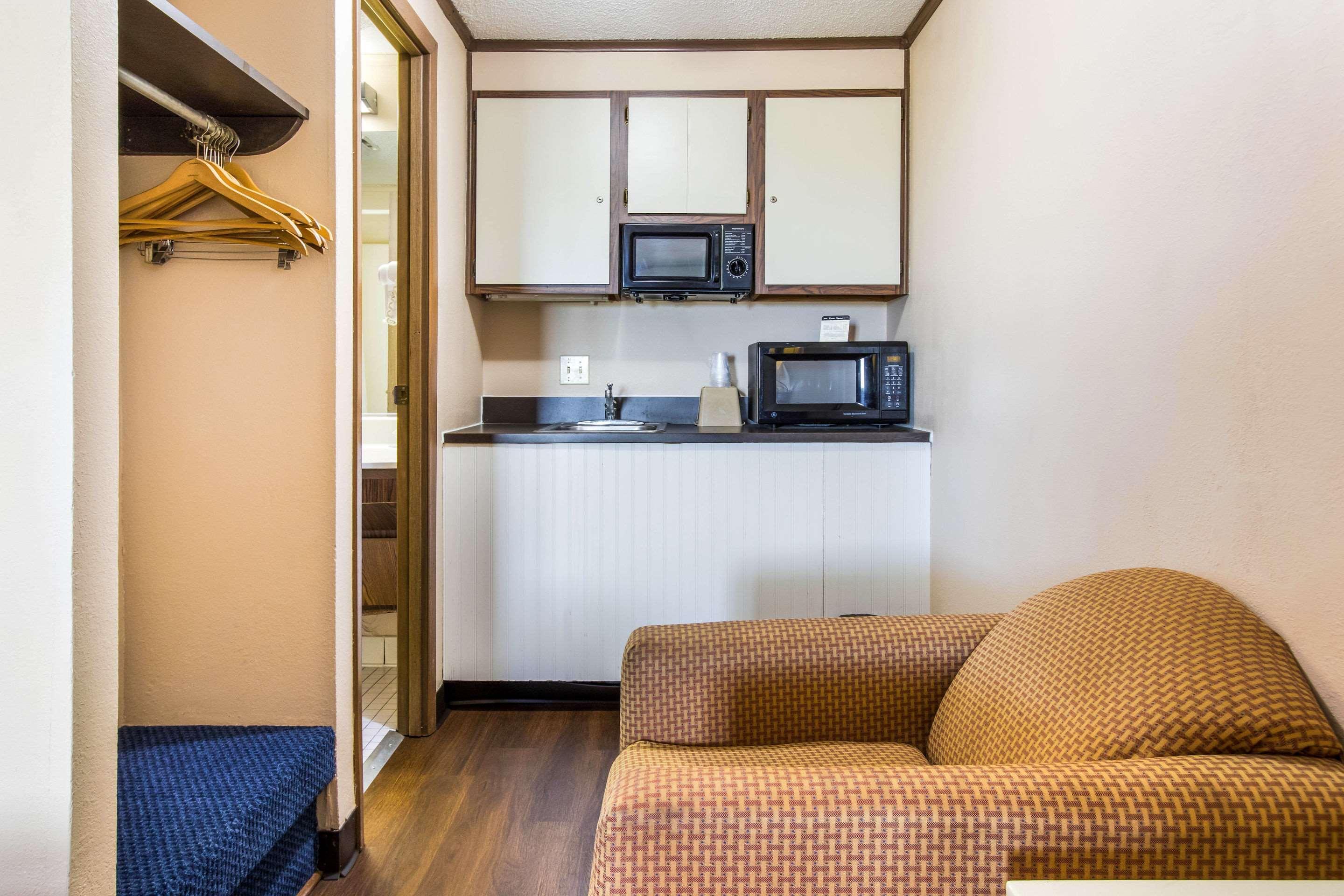 Econo Lodge Norwalk Exteriér fotografie
