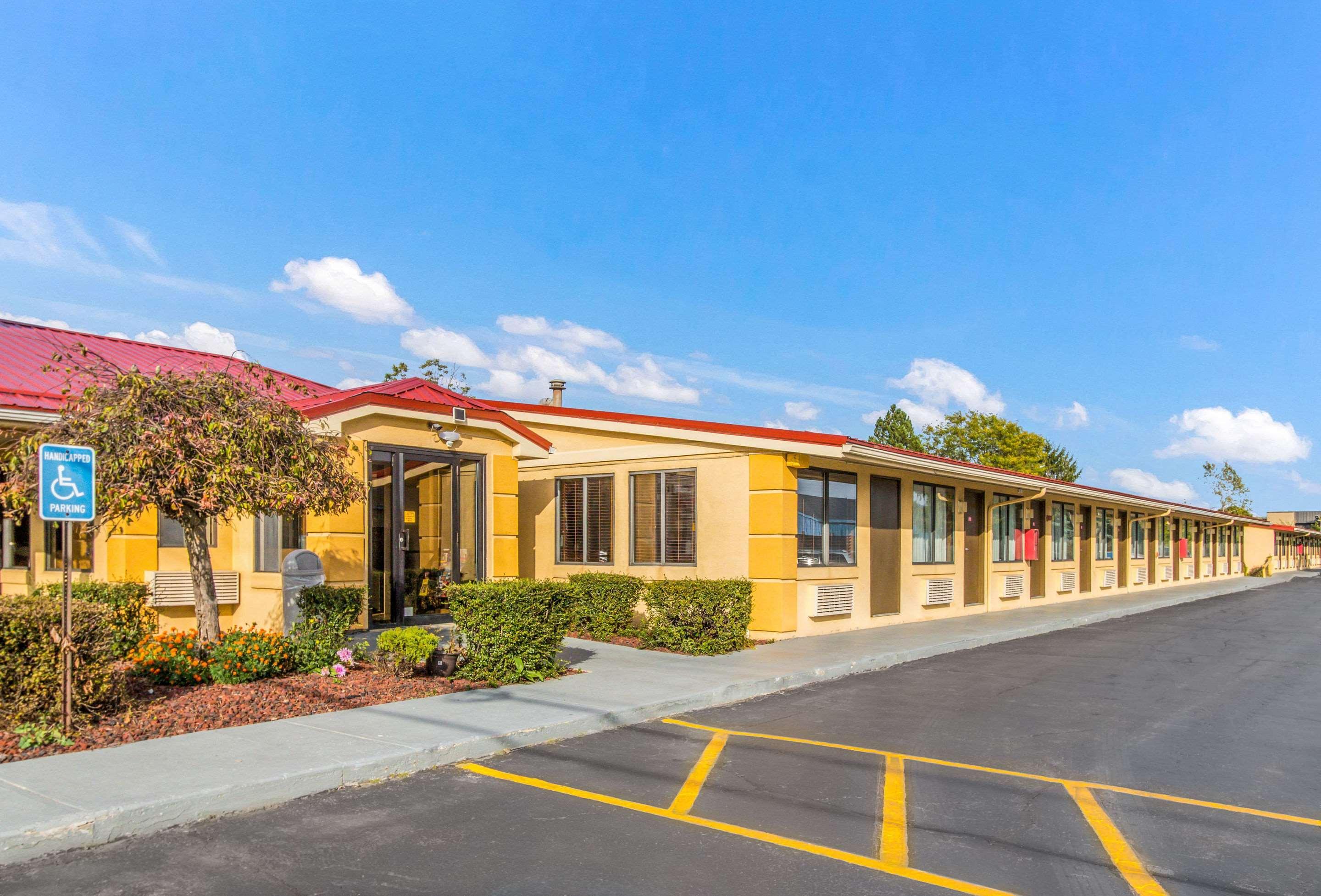 Econo Lodge Norwalk Exteriér fotografie