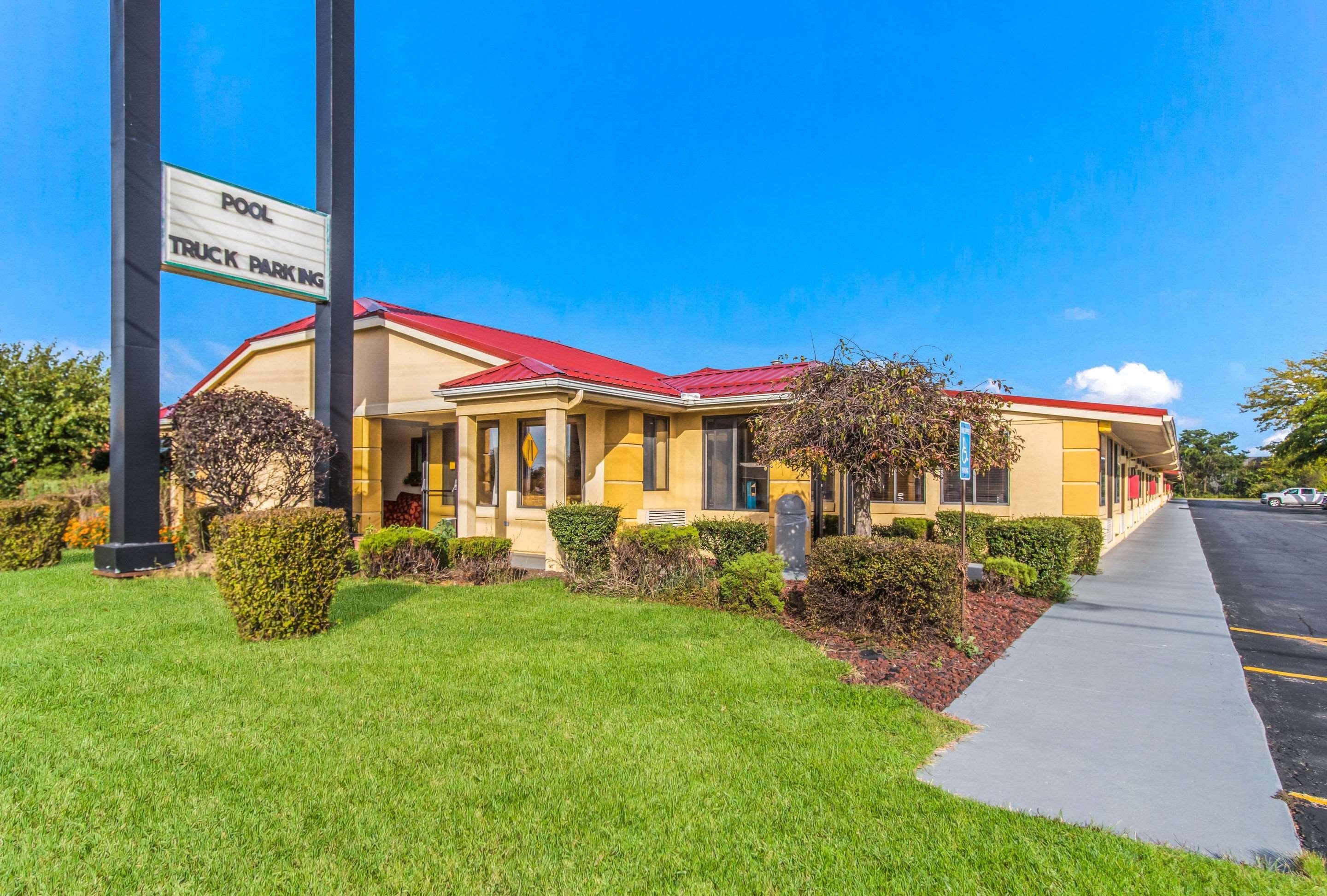 Econo Lodge Norwalk Exteriér fotografie