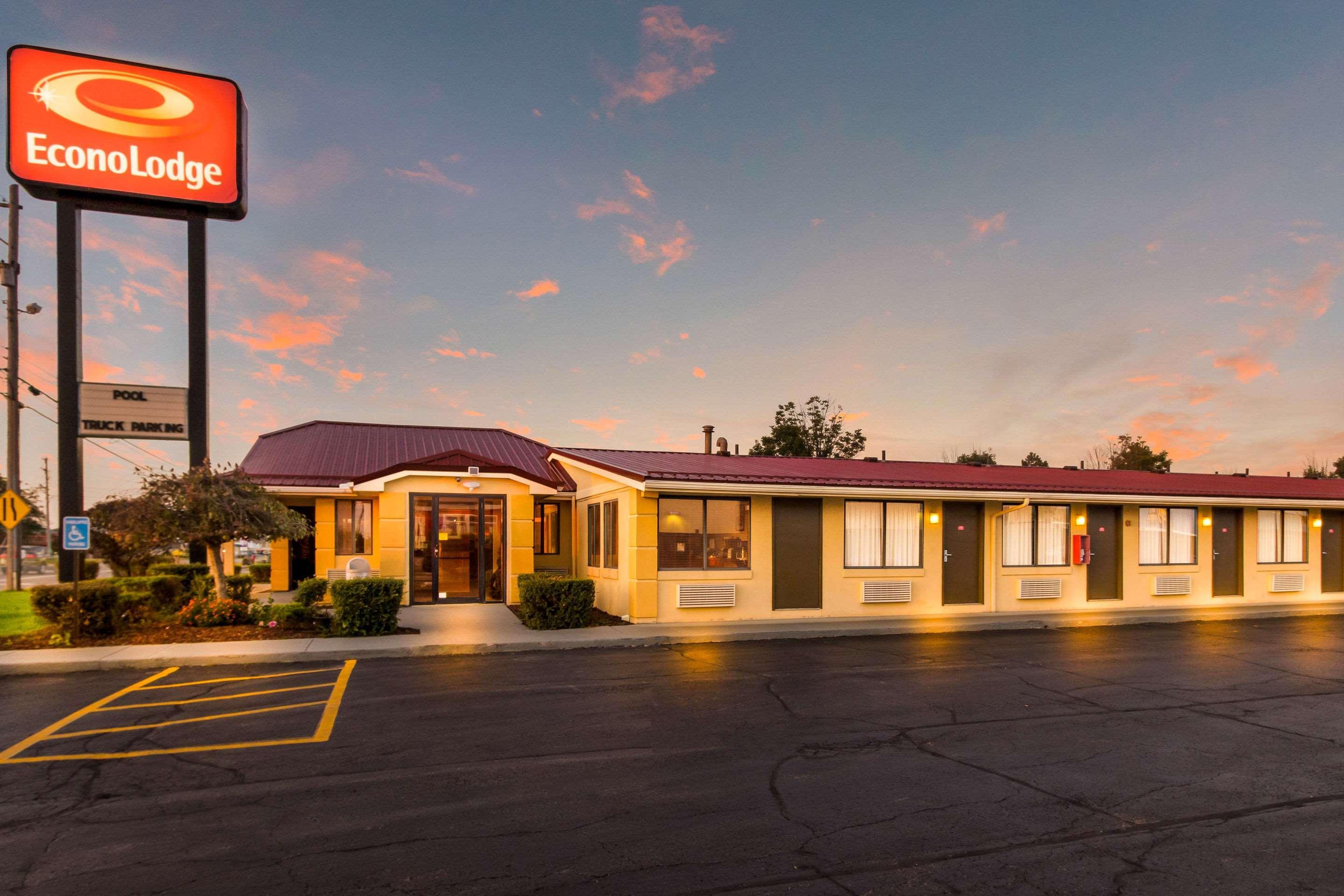 Econo Lodge Norwalk Exteriér fotografie