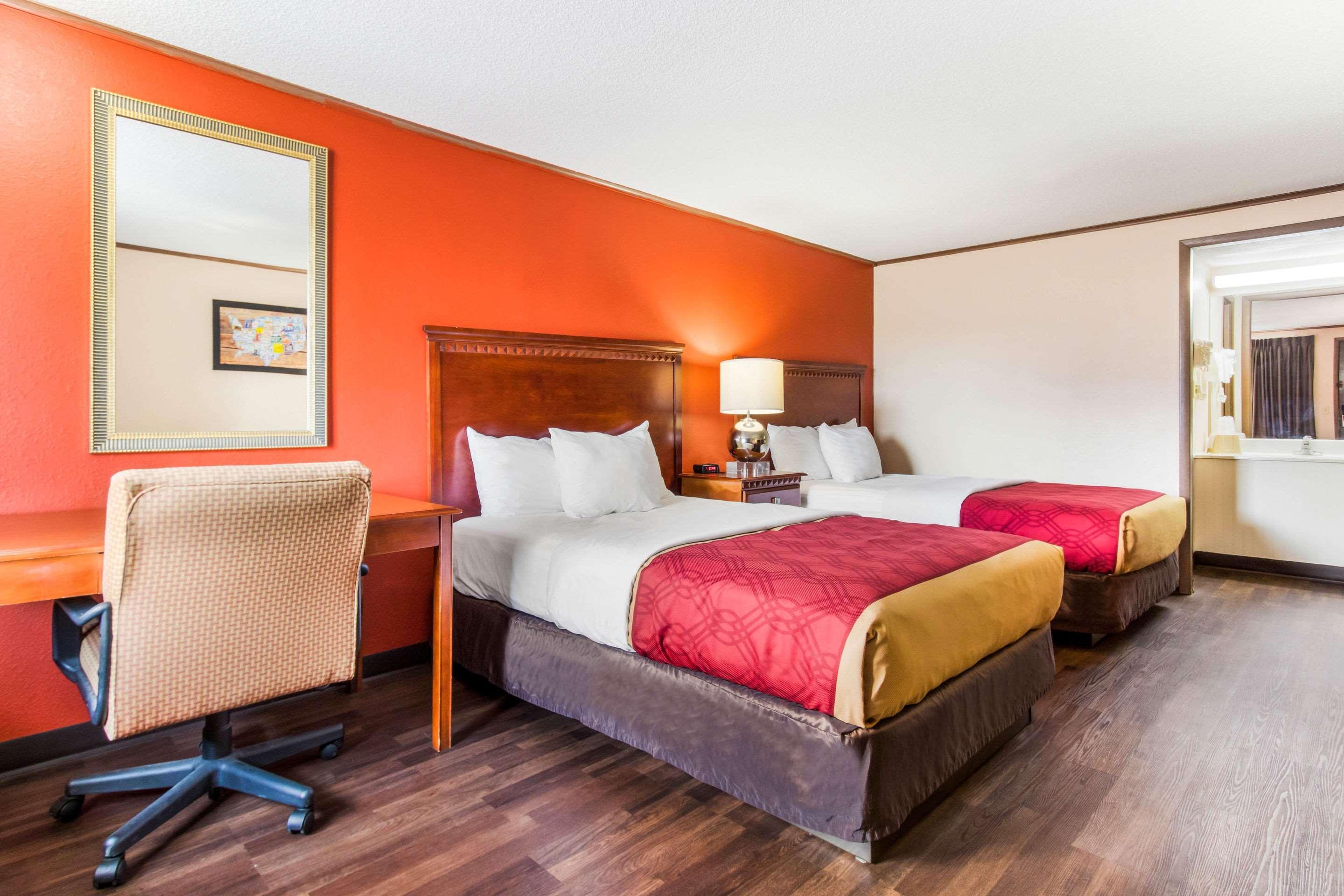 Econo Lodge Norwalk Exteriér fotografie