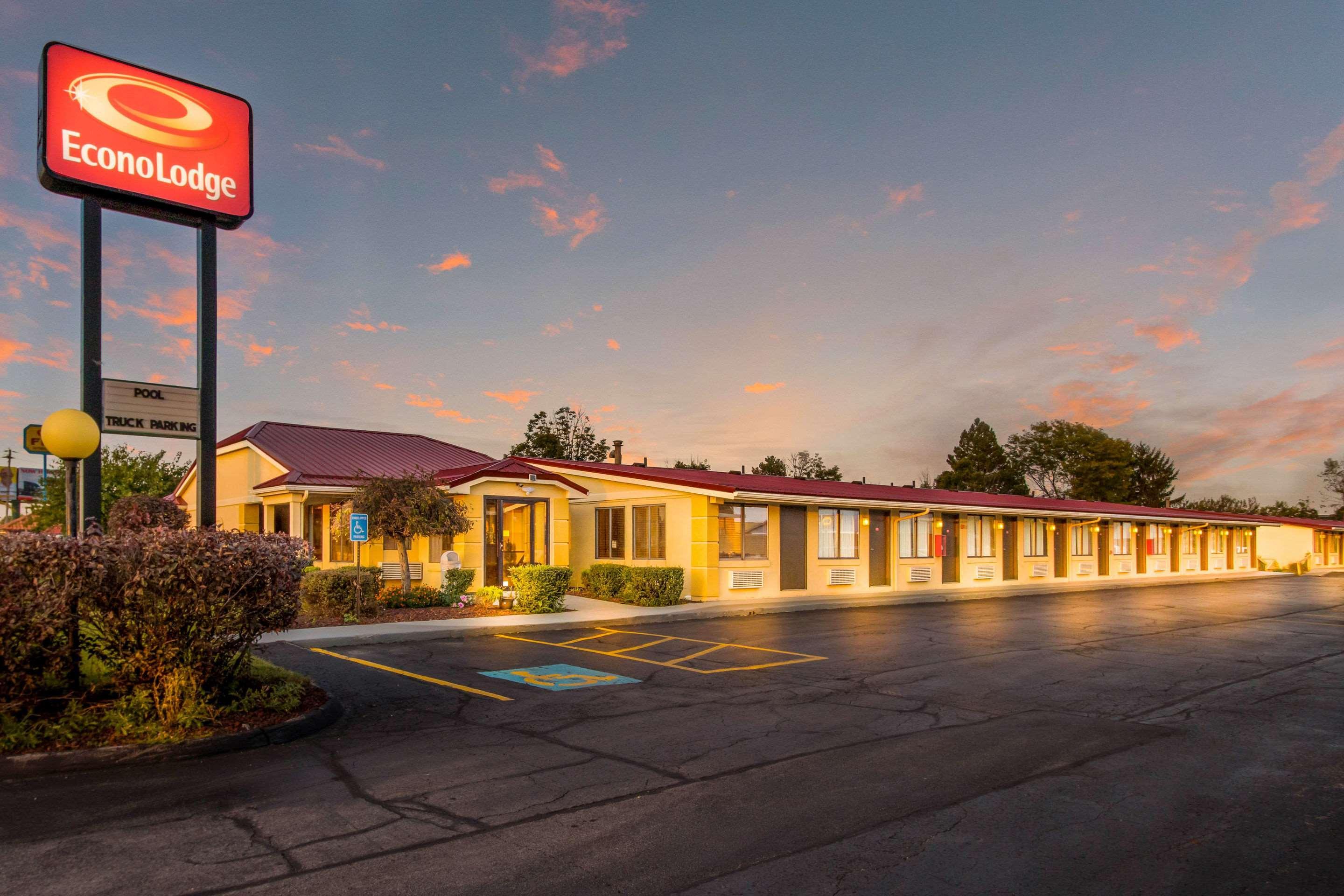 Econo Lodge Norwalk Exteriér fotografie