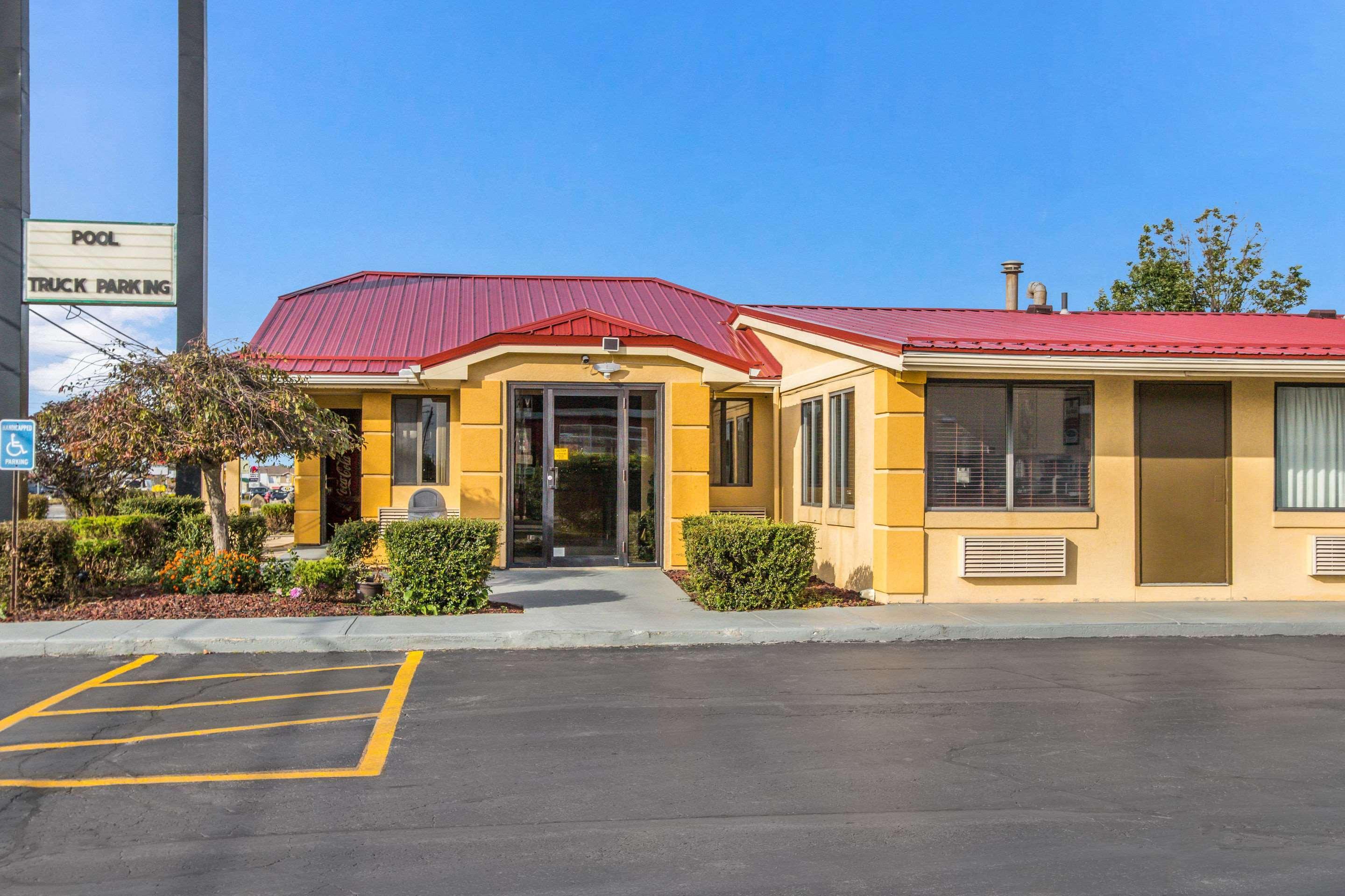 Econo Lodge Norwalk Exteriér fotografie
