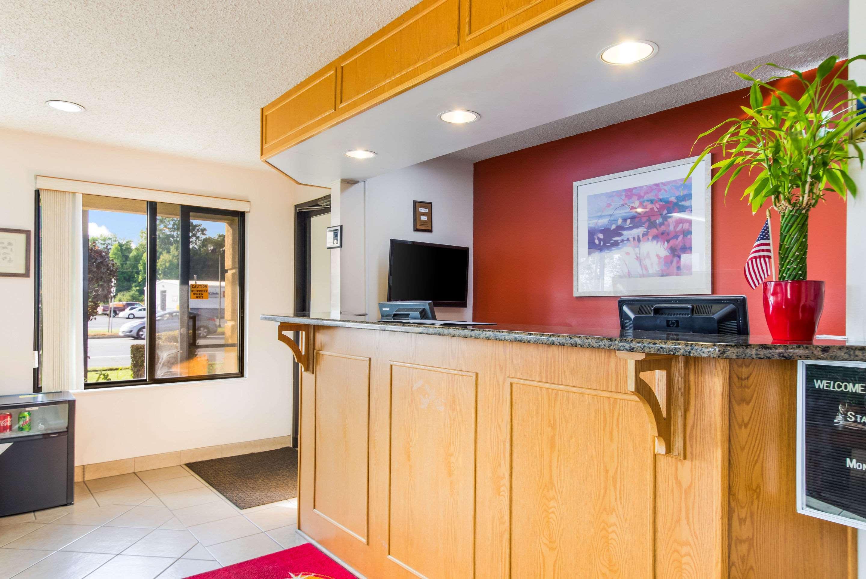 Econo Lodge Norwalk Exteriér fotografie