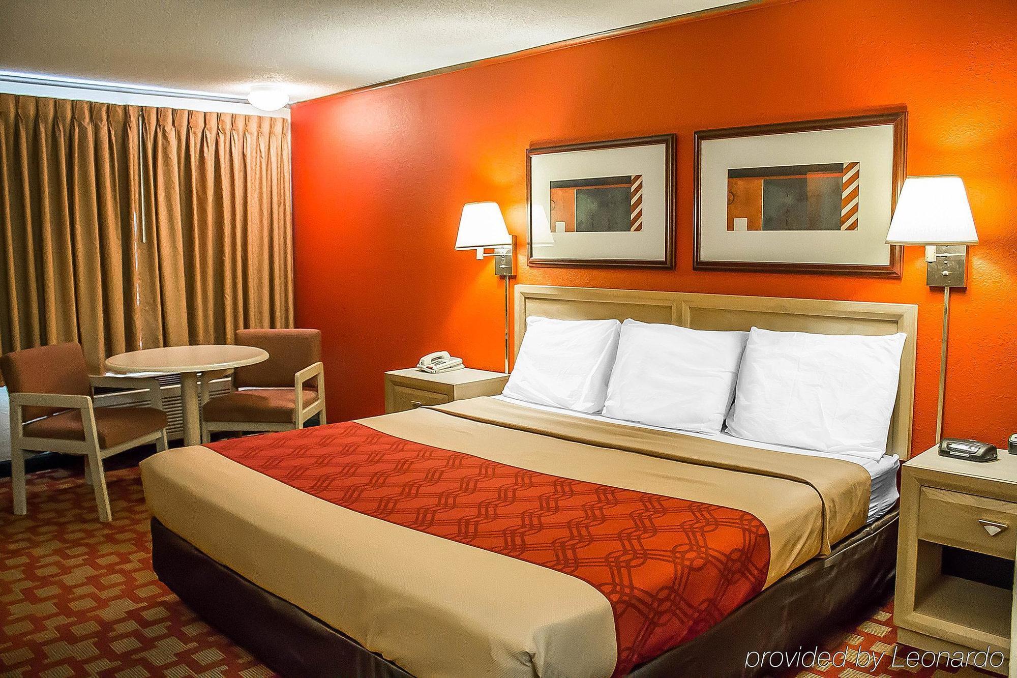 Econo Lodge Norwalk Exteriér fotografie