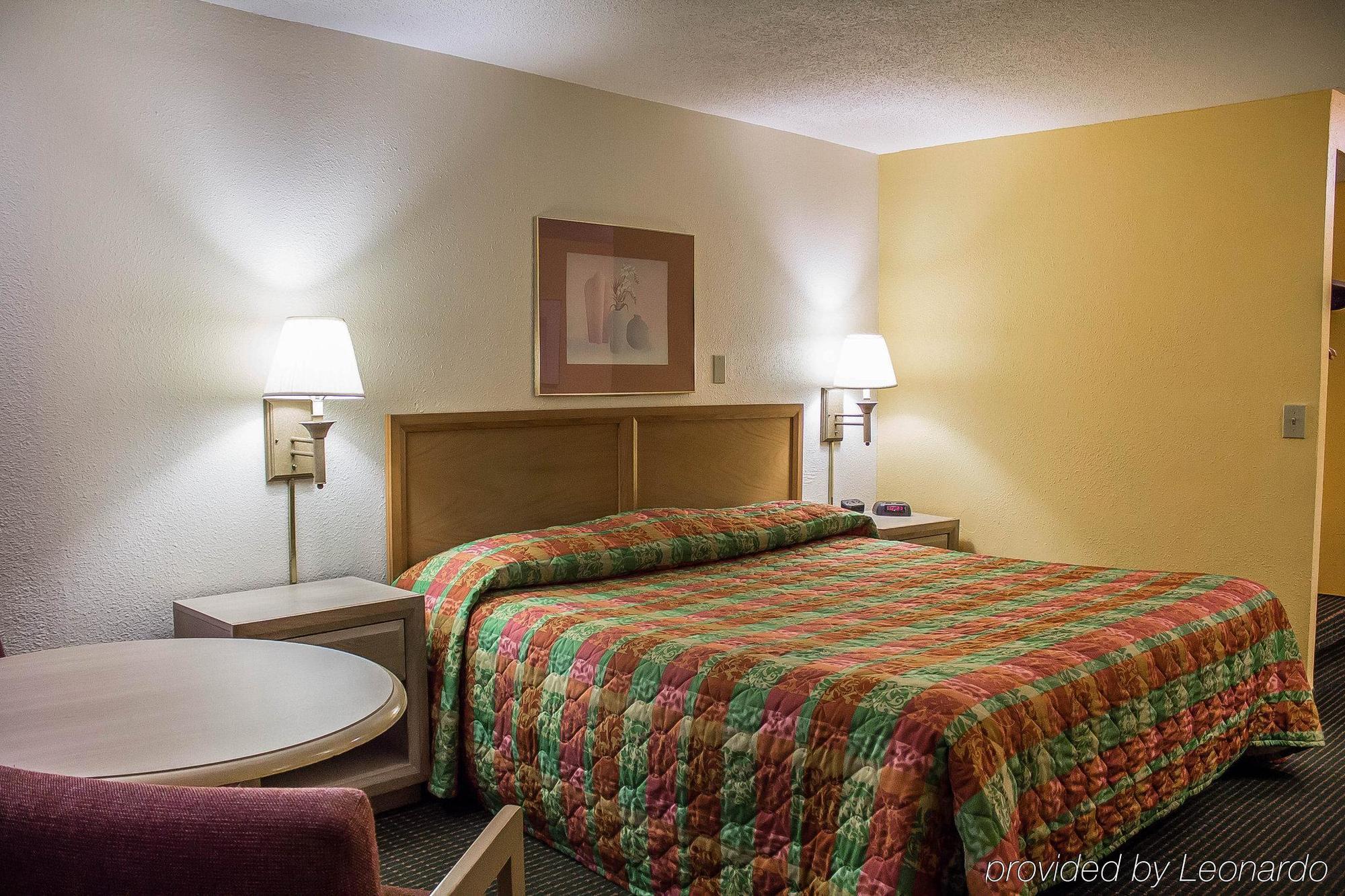 Econo Lodge Norwalk Exteriér fotografie