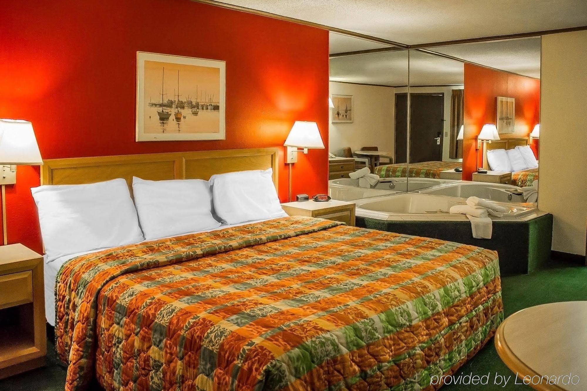 Econo Lodge Norwalk Exteriér fotografie