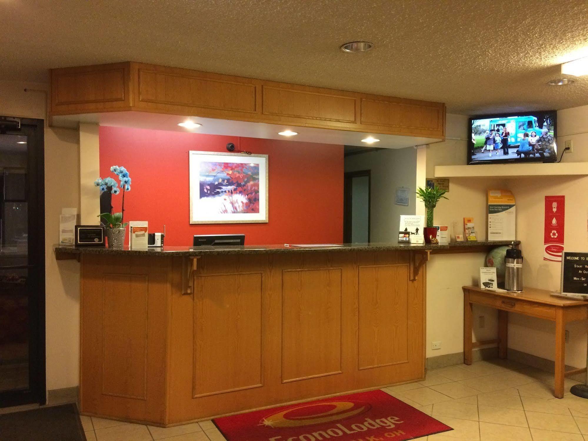 Econo Lodge Norwalk Exteriér fotografie