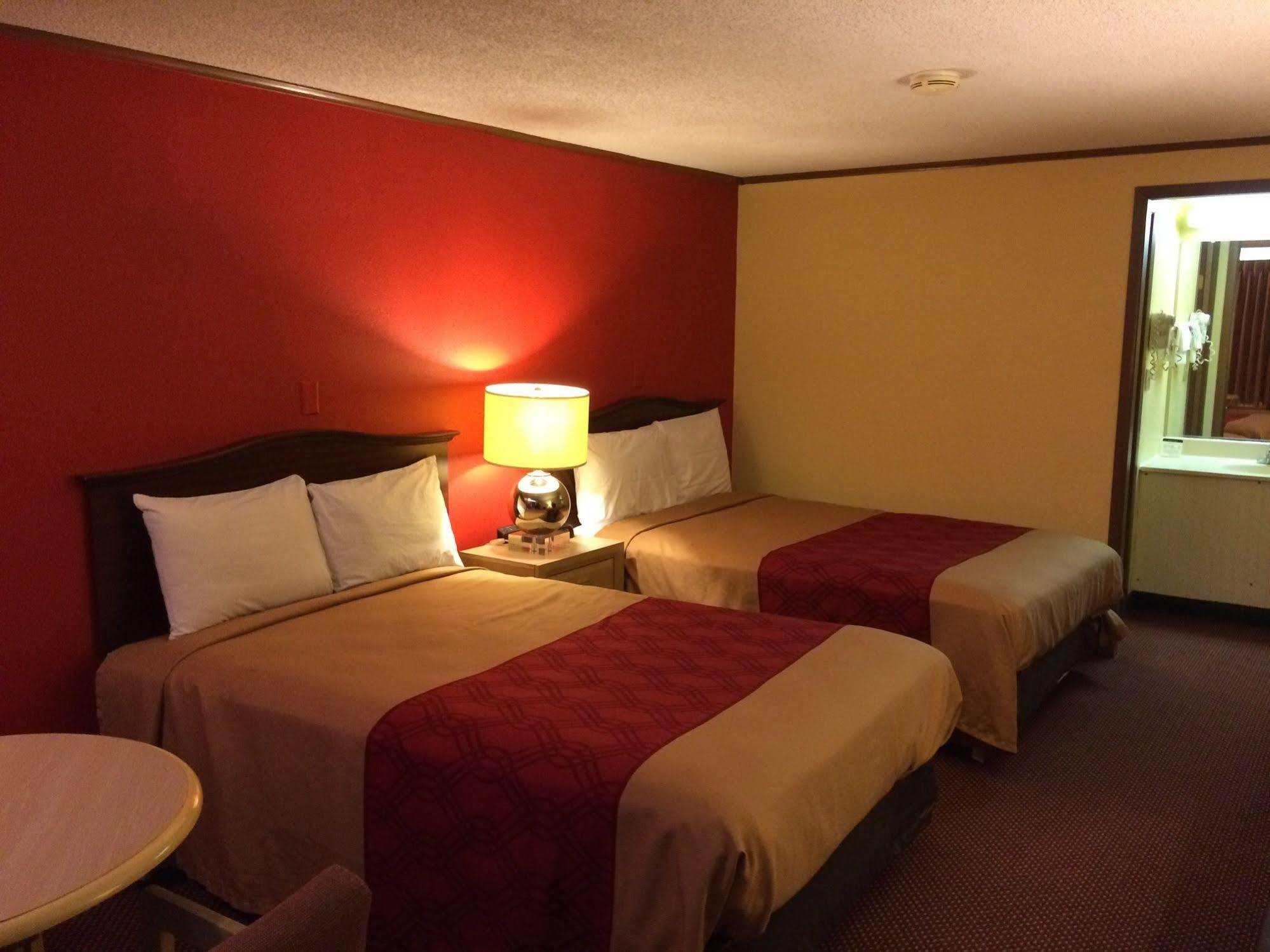 Econo Lodge Norwalk Exteriér fotografie