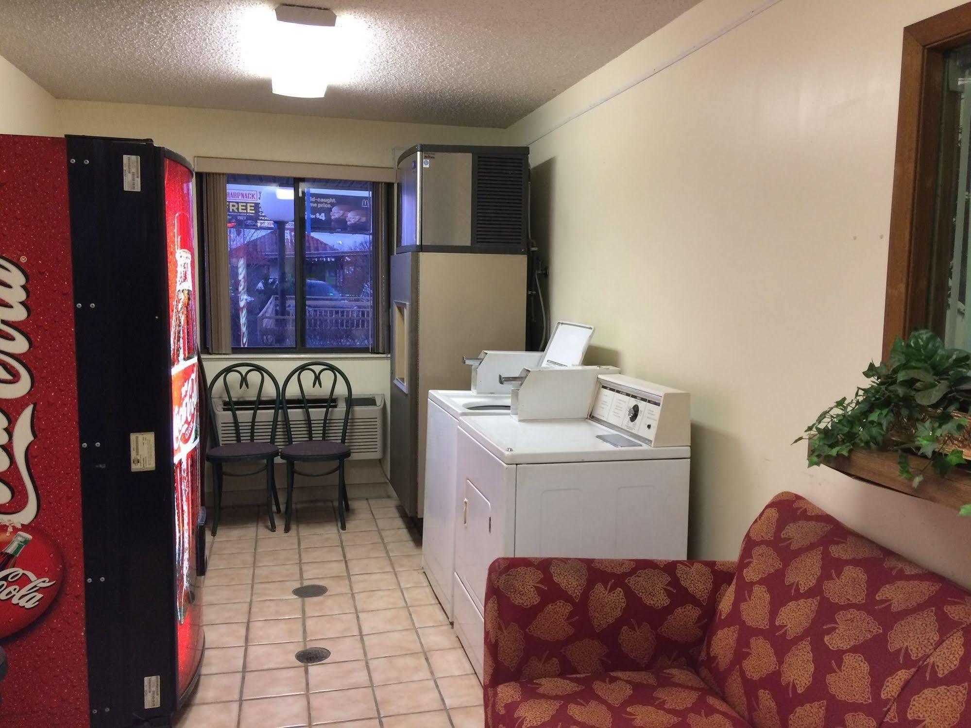 Econo Lodge Norwalk Exteriér fotografie