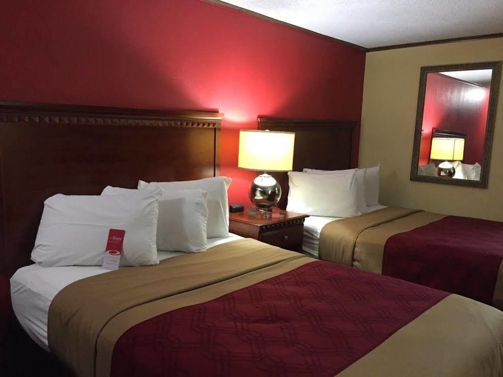 Econo Lodge Norwalk Exteriér fotografie